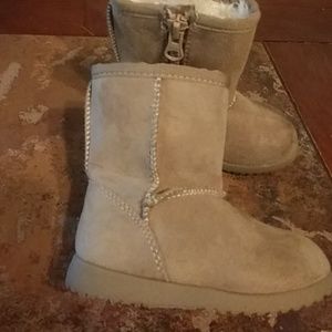Toddler faux suede boots with faux fur lining